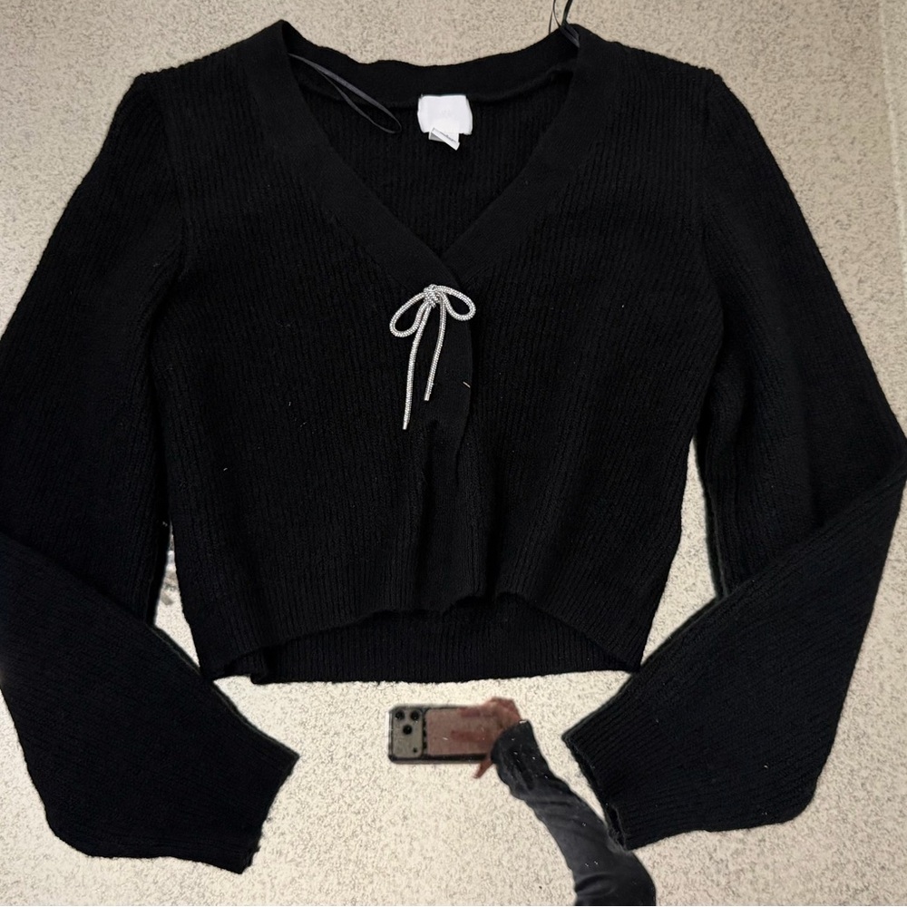 H&M Black V-Neck Cropped Cardigan with Contrast Tie
